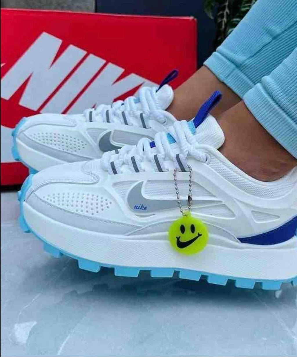 NIKE SNEAKERS